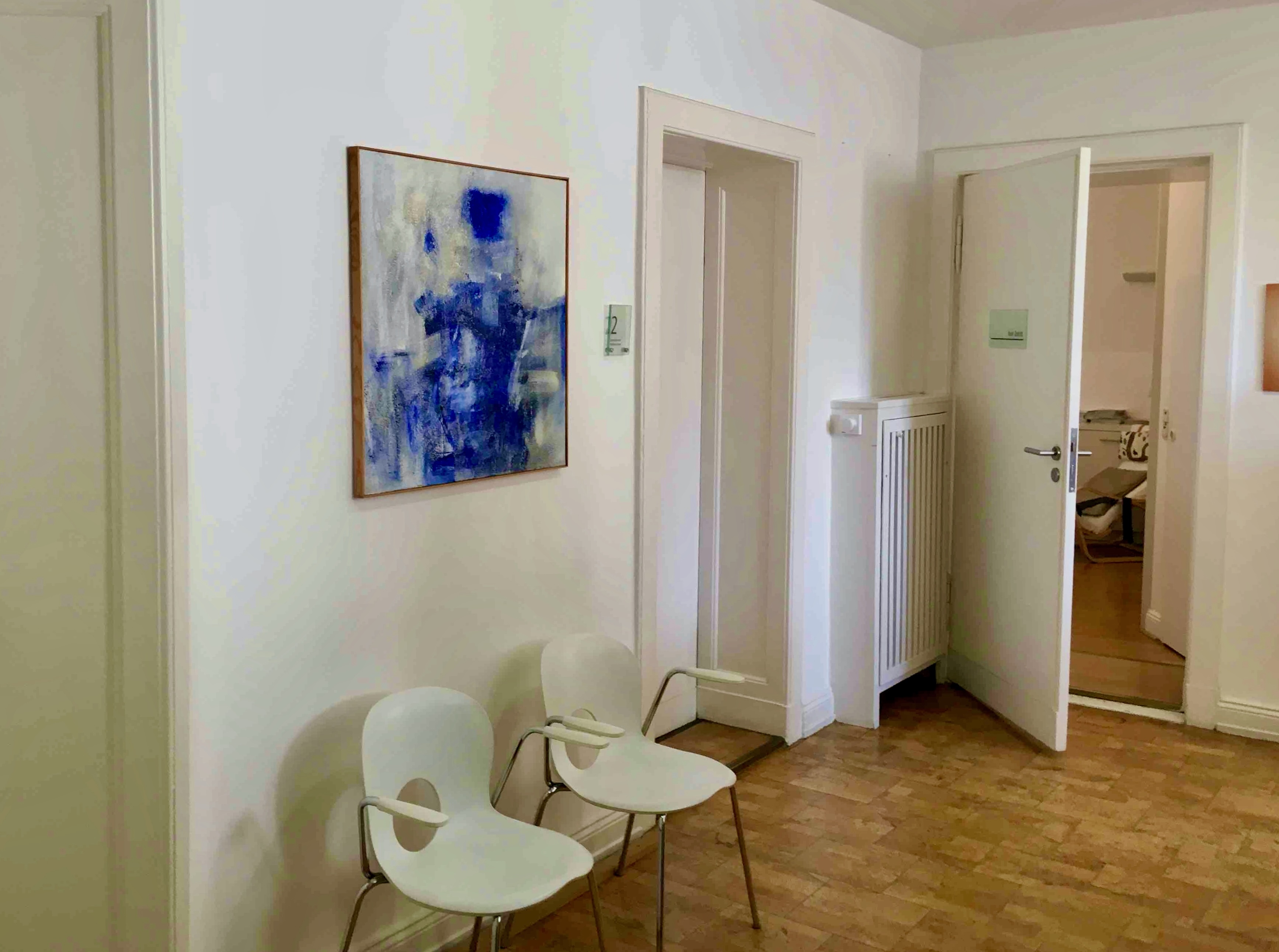 Wartebereich einer Arztpraxis als Beispiel für ein professionelles Praxisabgabe Inserat