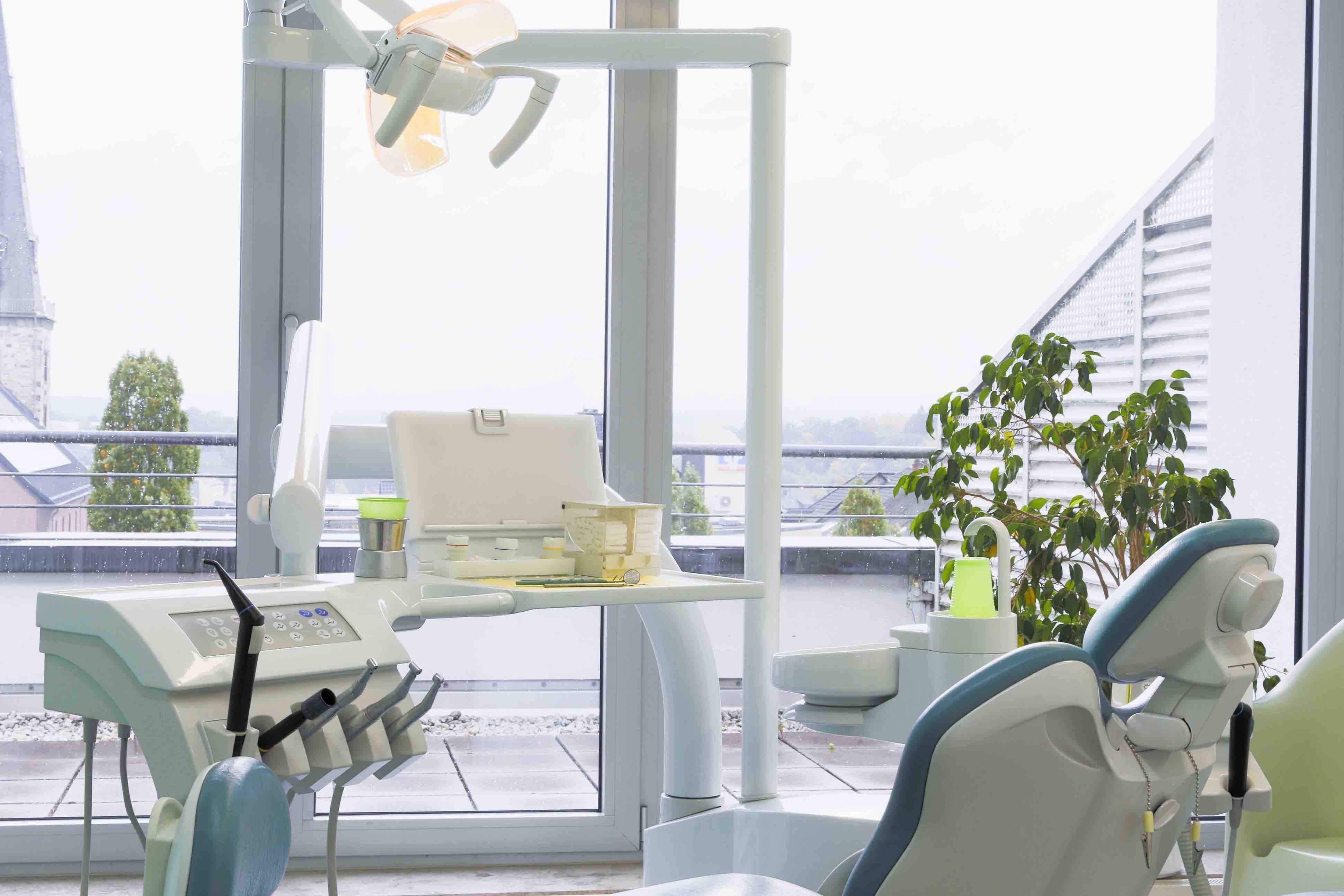 Moderne und gut ausgestattete Arztpraxis als Beispiel für Praxisverkauf an MVZ oder alternative Übergabemodelle