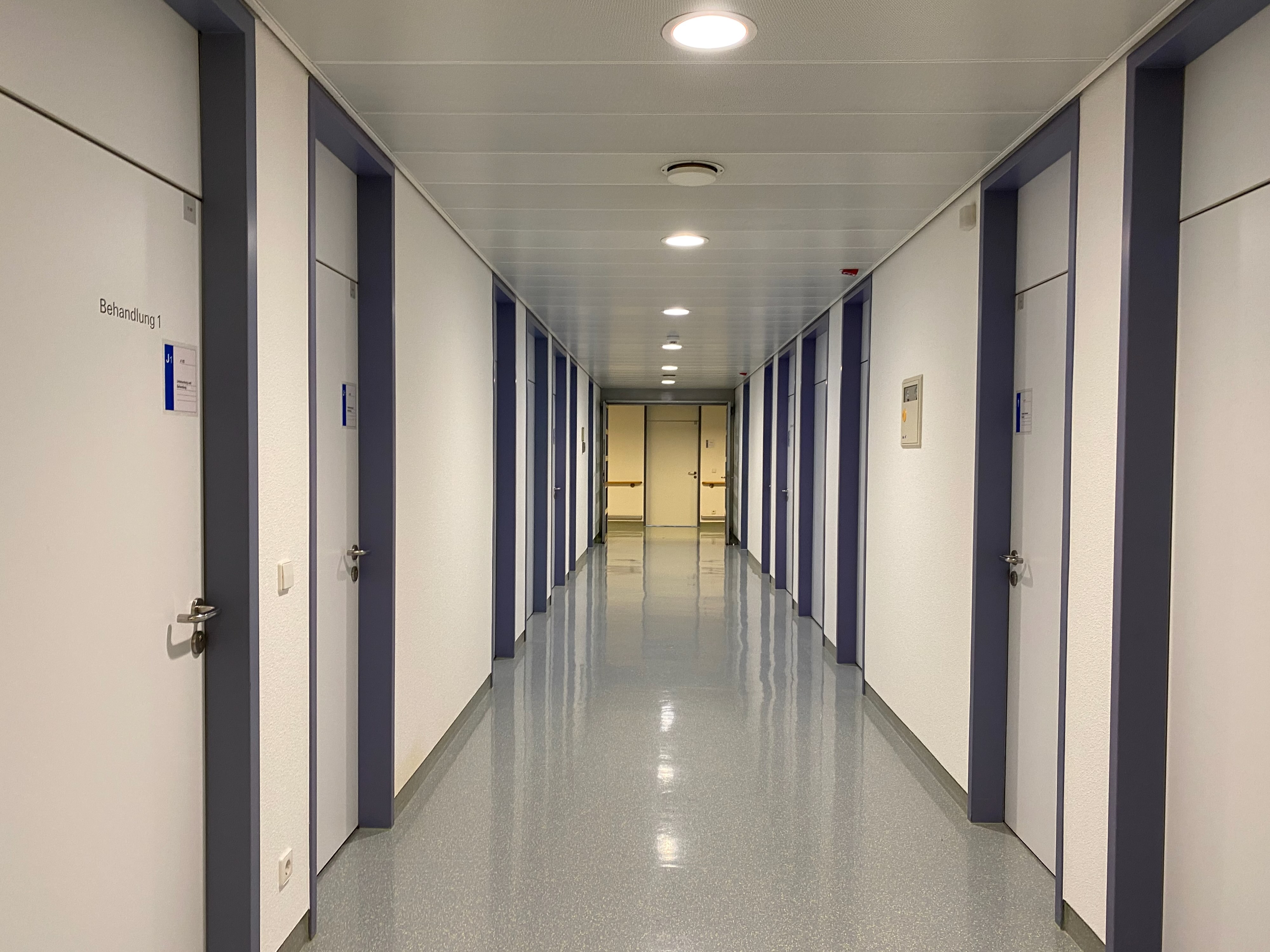 Behandlungsräume im Krankenhaus. Ärztestellen im Krankenhaus und in der Klinik