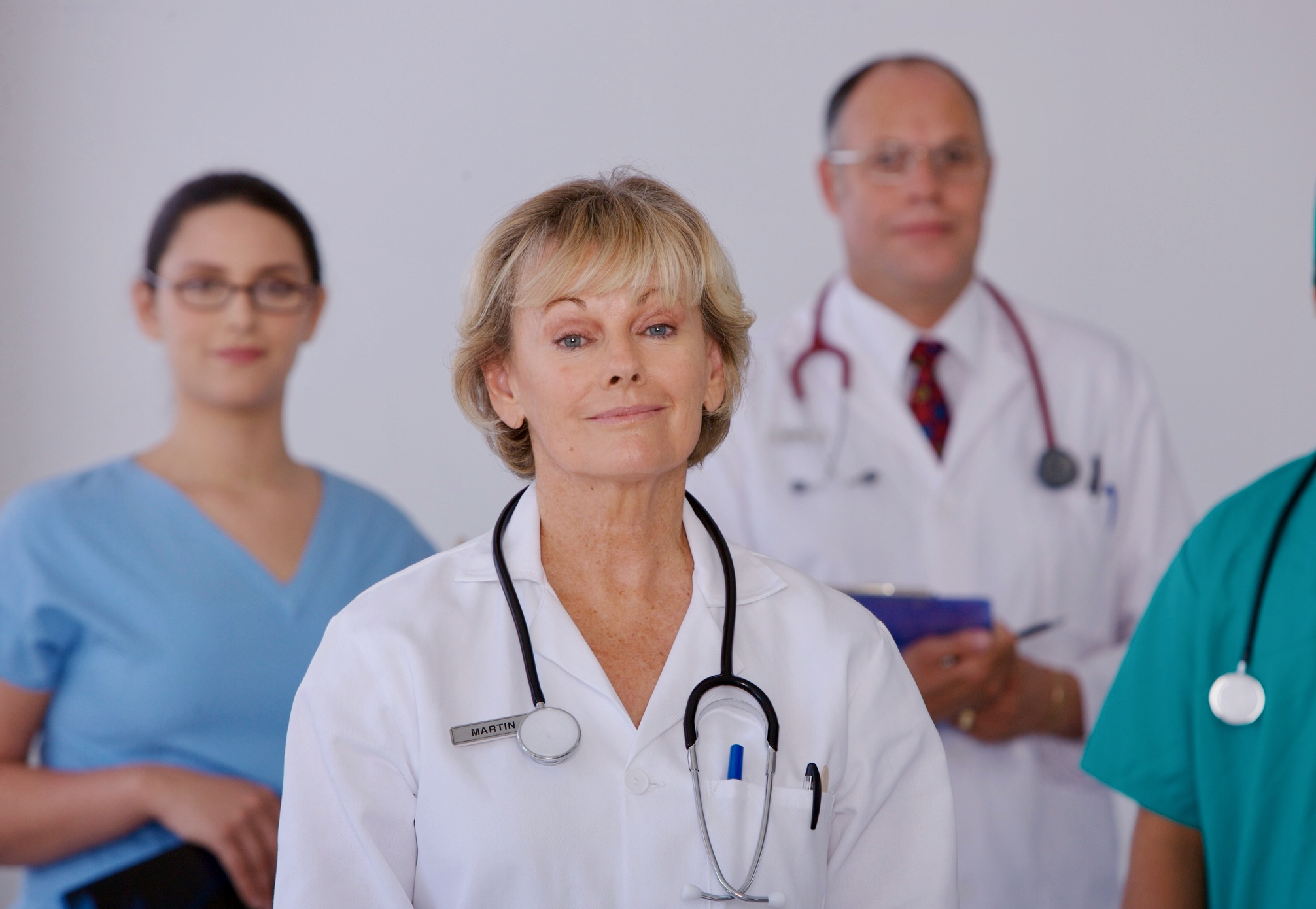 Symbolbild für Zusammenarbeit, Digitalisierung und KI in der Arztpraxis