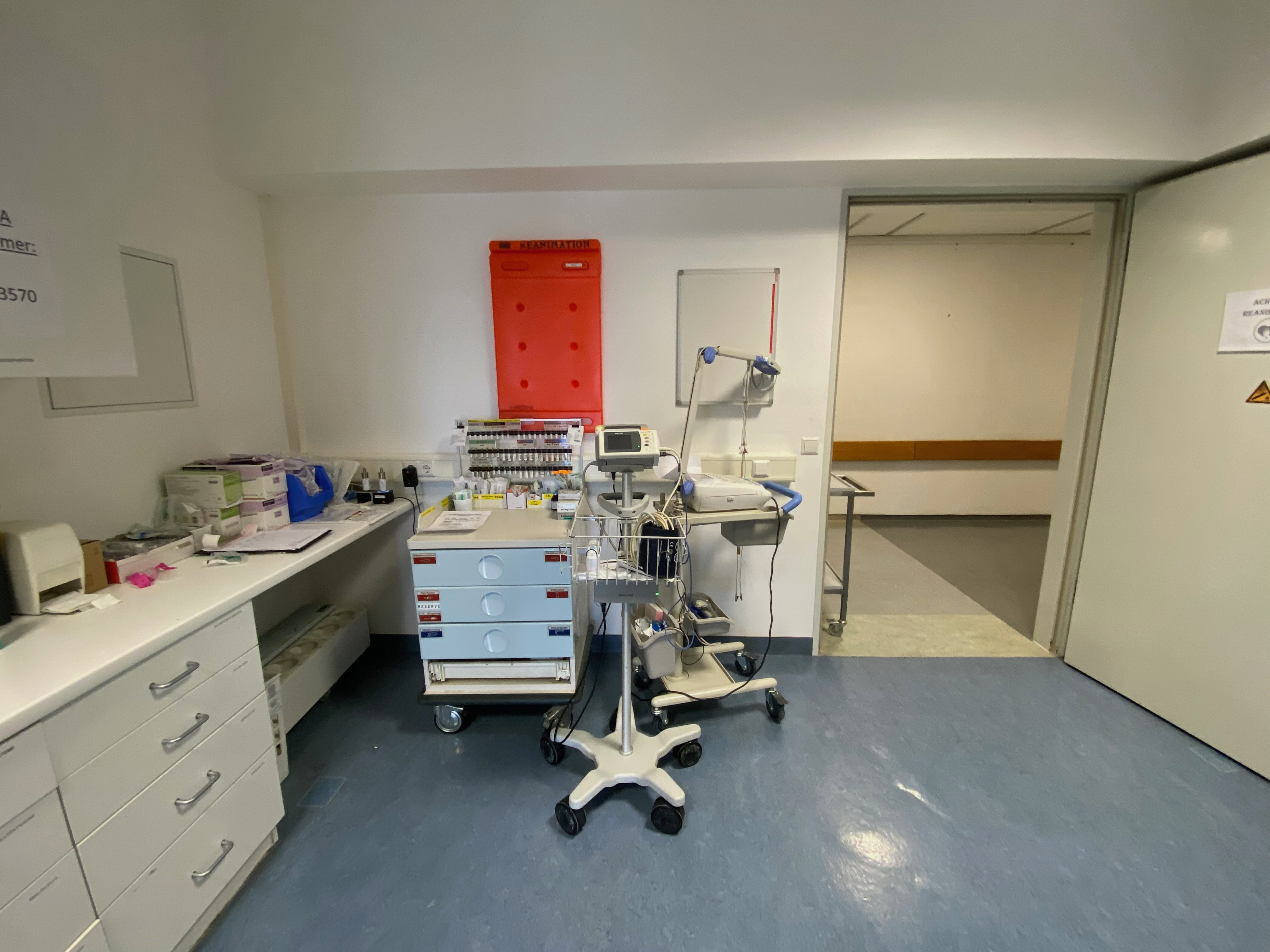 Klinikraum mit medizinischer Ausstattung - PJ Stelle im Krankenhaus