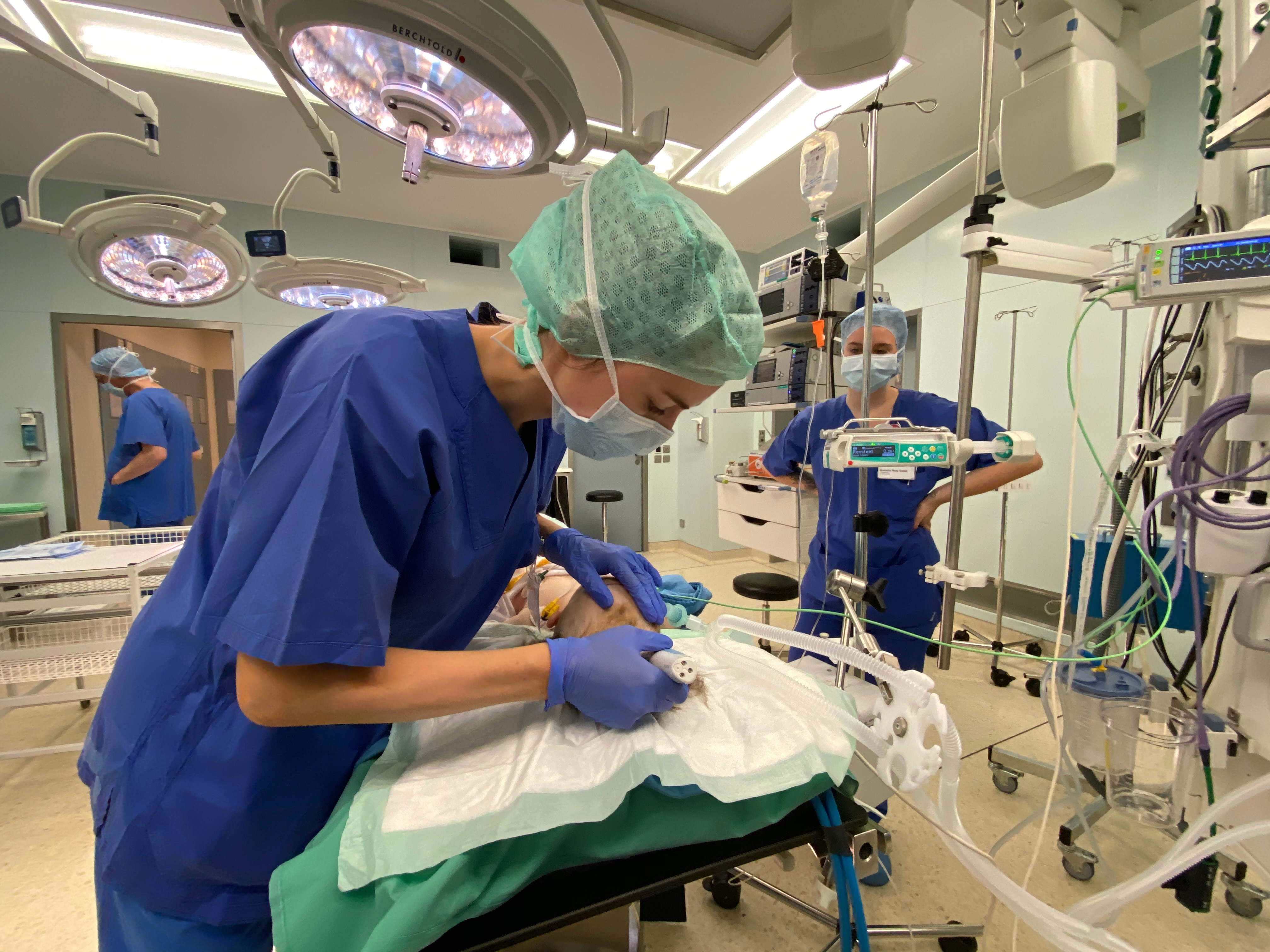 Medizinstudierende im OP – Praktisches Jahr (PJ) im Krankenhaus