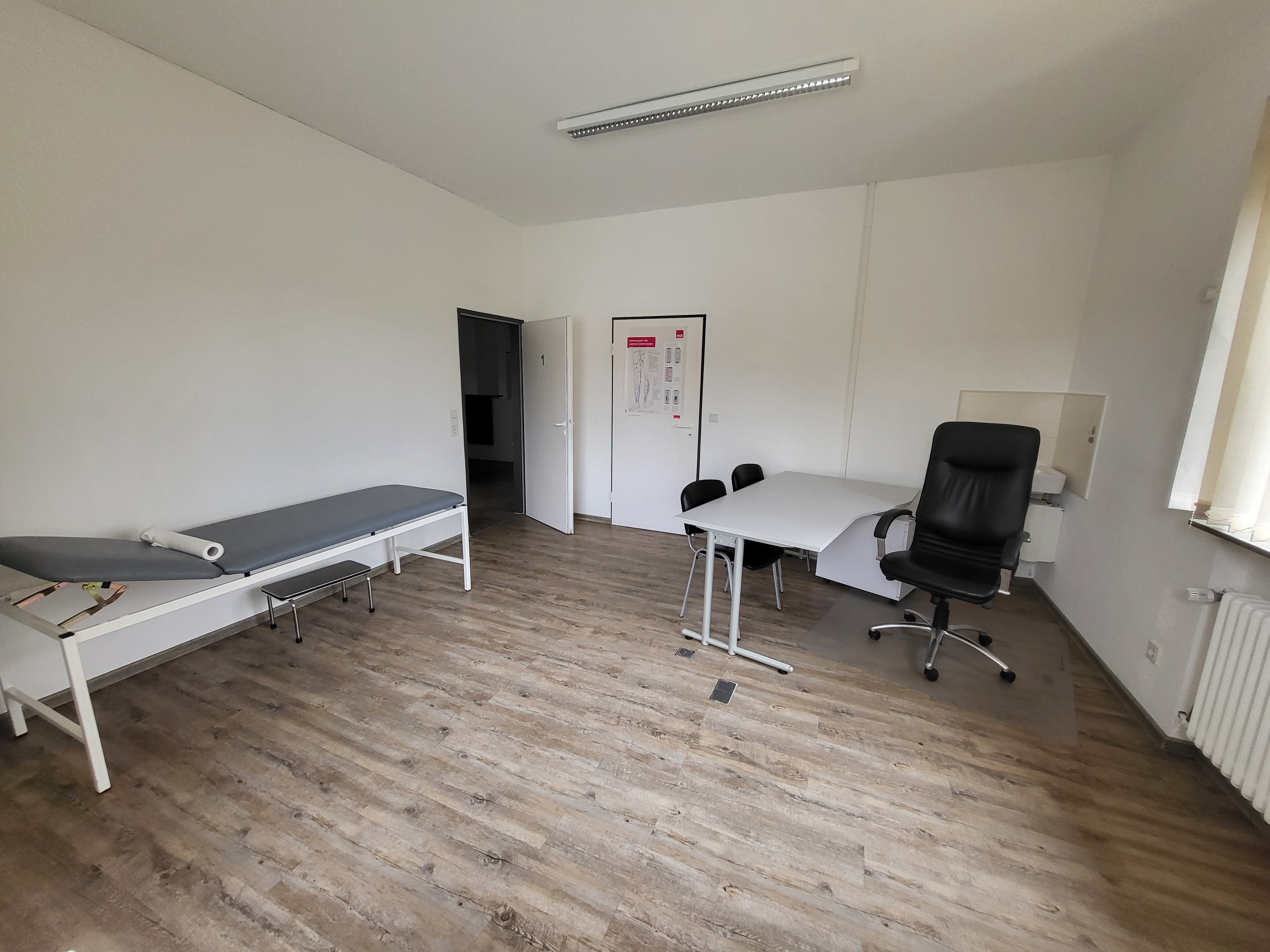 159-m-arztpraxis-in-nordenham-renoviert-aufzug-parkplaetze-sofort-nutzbar-26954-nordenham-deutschland.jpg
