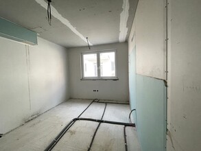 in-einer-neubau-wohnanlage-fuer-betreutes