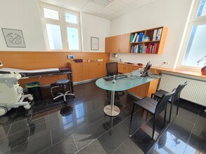 stilvolle-arztpraxis-mit-charakter-historische
