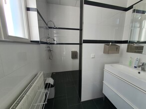 stilvolle-arztpraxis-mit-charakter-historische-eleganz-trifft-moderne-ausstattung-in-bester-lage