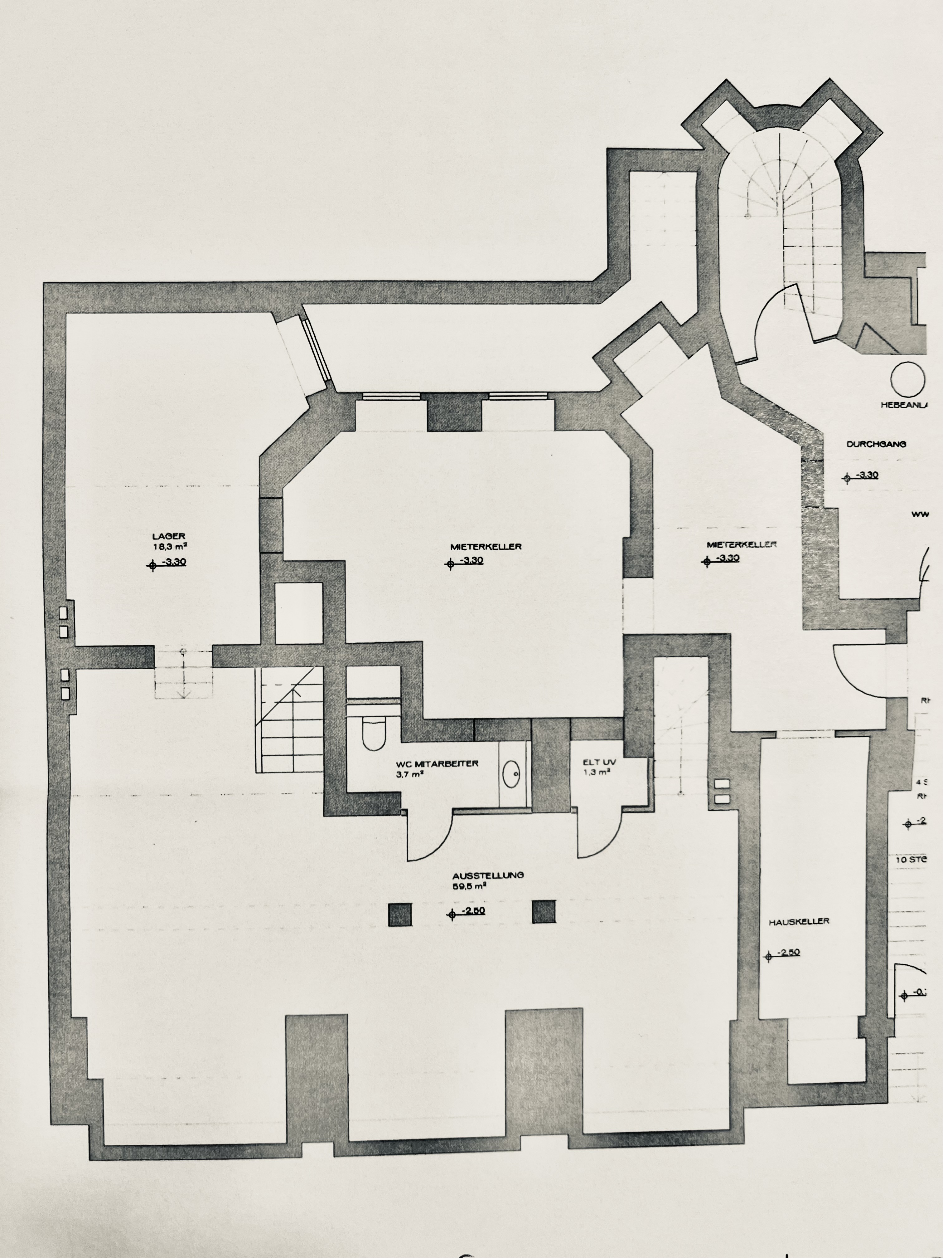 friedenau-ebenerdige-eg-flaeche-163-qm-plus-83-qm-keller-mit-innenliegender-treppe-zentrale-ruhige-lage-s-bahnanschluss-2-minuten-u-bahnanschluss-6-minuten-diverse-busanschluesse-2-minuten-zu-fuss-12159-berlin.jpeg