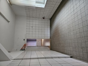 auf-and-uuml-ber-300qm-verteilen-sich-praxisfl-and-auml-chen-und-eine-gro-and-szlig-e-veranstaltungsfl-and-auml-che-inkl-kleinem-barbereich