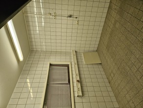 grosse-flaeche-mit-parkplatz-rampen-und-wcs-in-osterode-osterode-am-harz