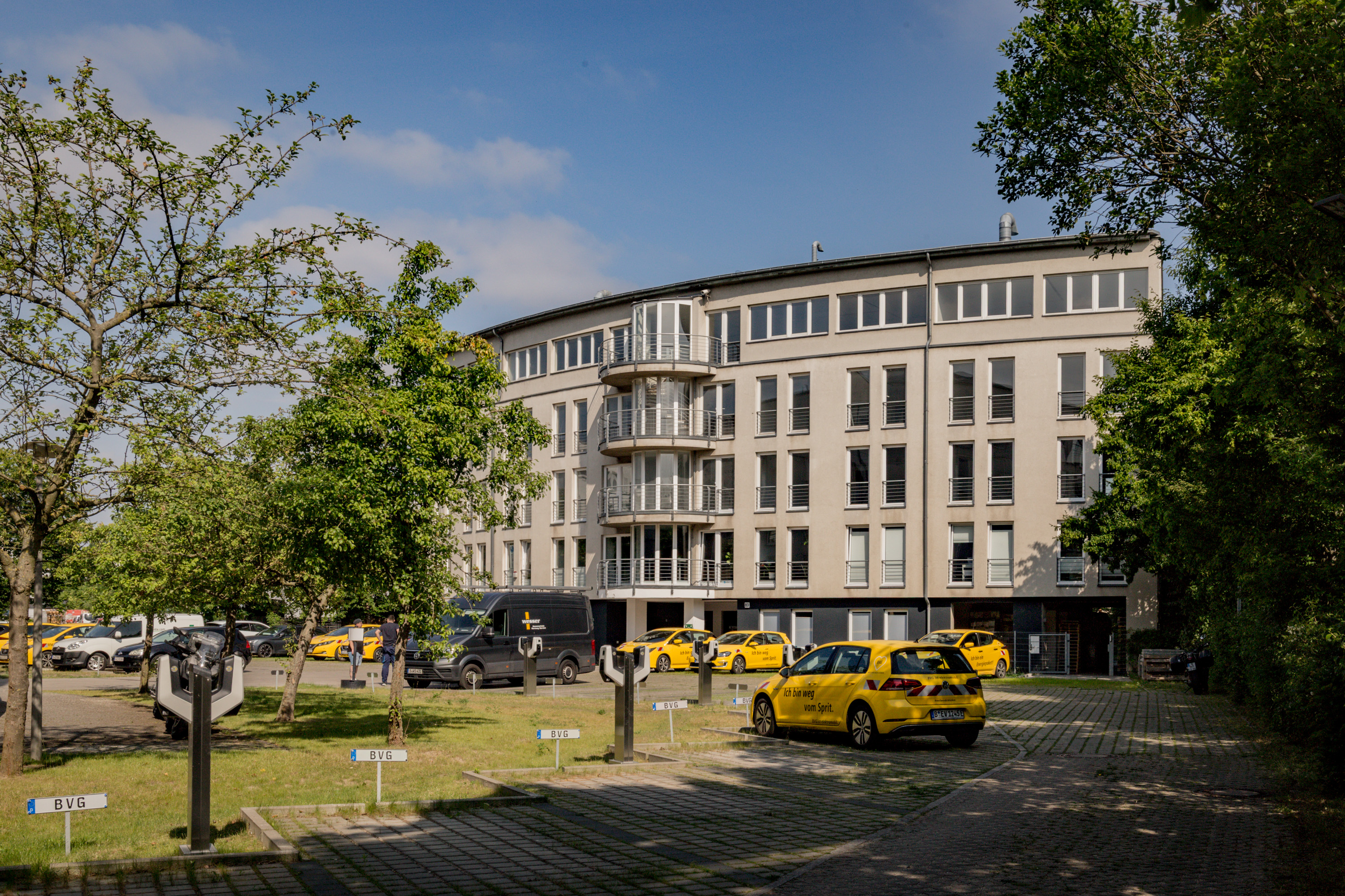 herzberg-campus-hell-and-saniert-praxisraeume-226-m-berlin-lichtenberg.jpg