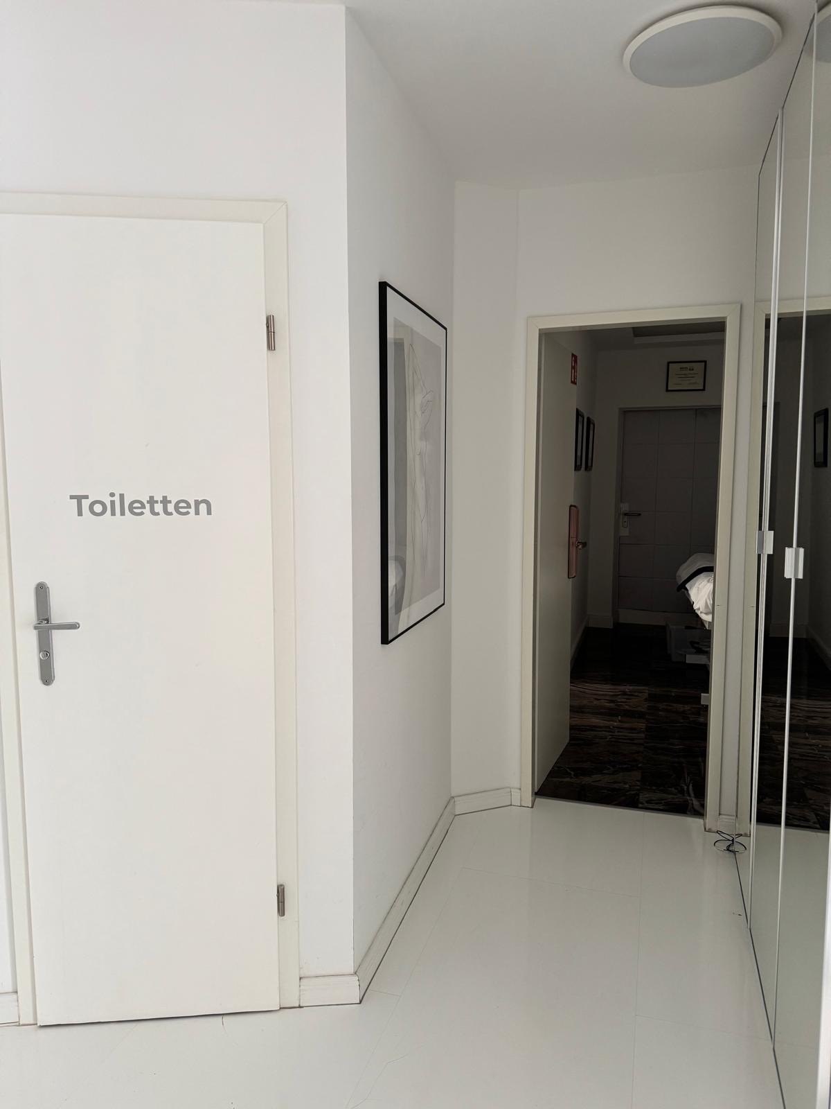 moderne-vollausgestattete-praxisklinik-mit-op-raum-im-herzen-von-muenchen-schwabing-zur-abloese-80803-muenchen.jpg