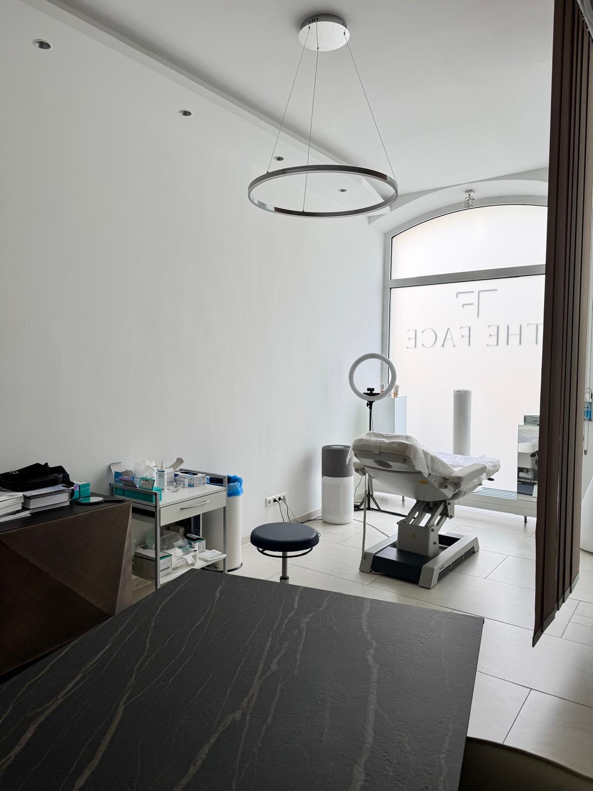 objektbeschreibung-zur-uebernahme-steht-eine-exklusive-betriebsbereite-praxisklinik-in-einer.jpg