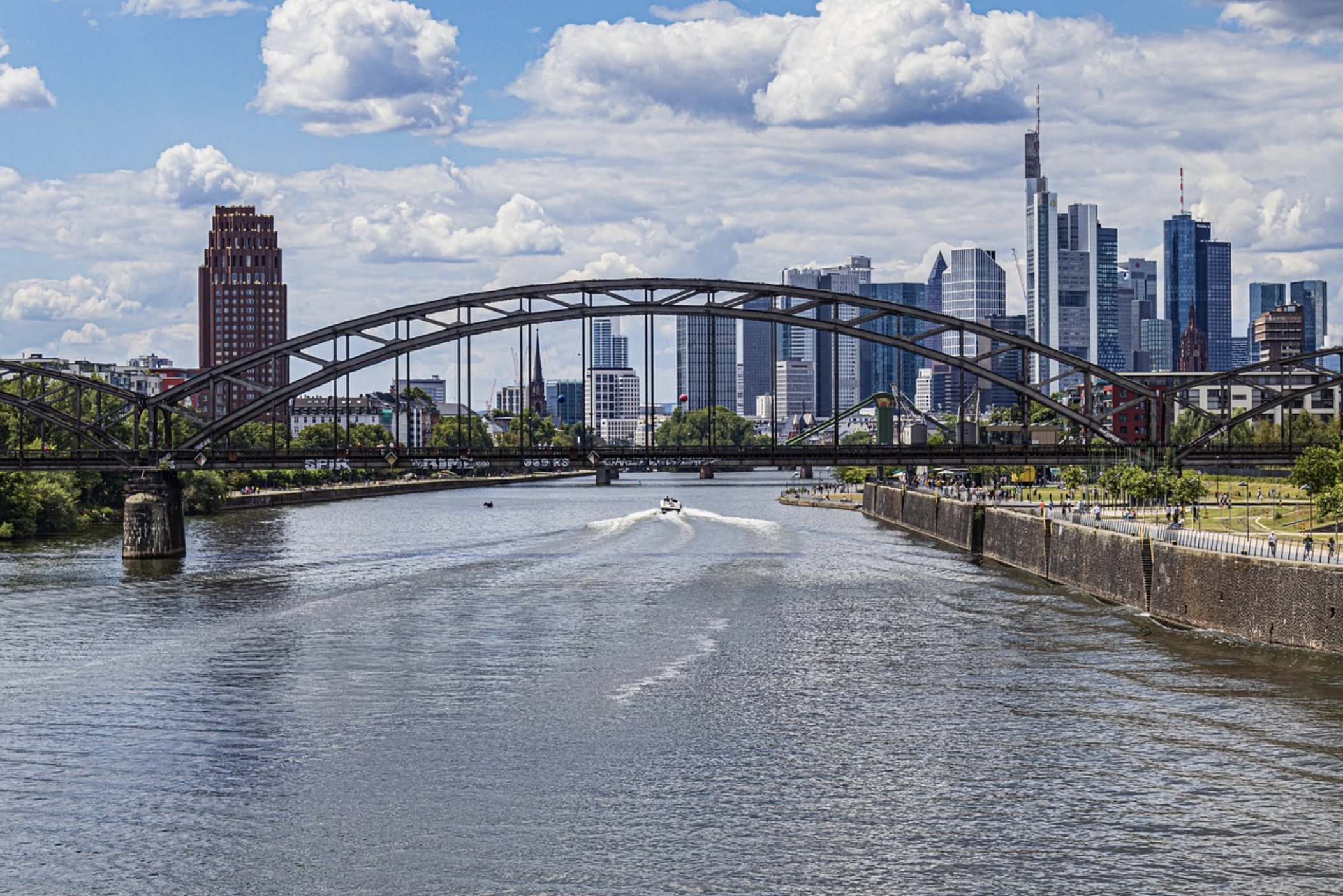 praxis-gesucht-in-frankfurt-am-main.jpg