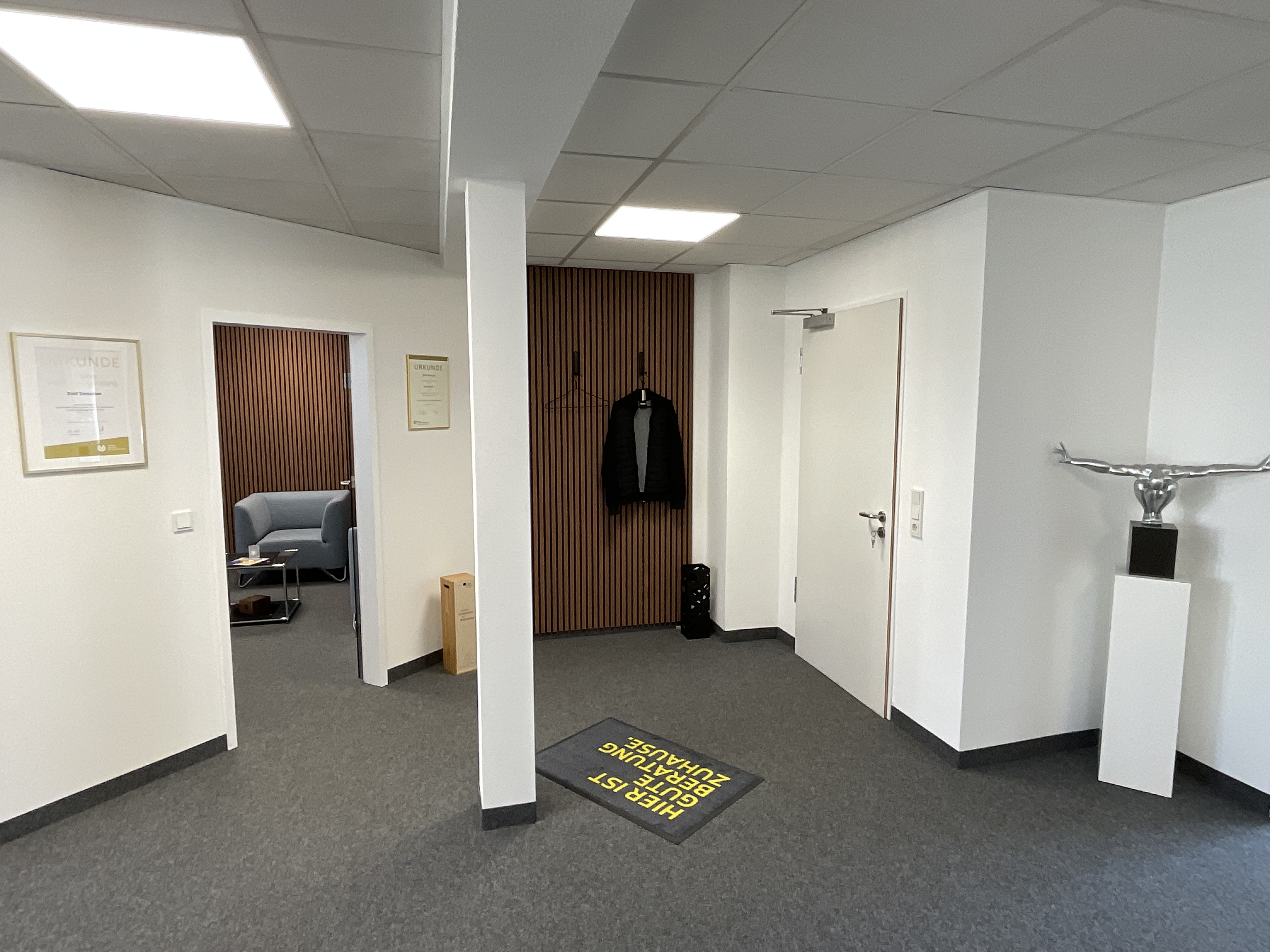 stilvolles-ambiente-fuer-anspruchsvolle-mandanten-und.jpg