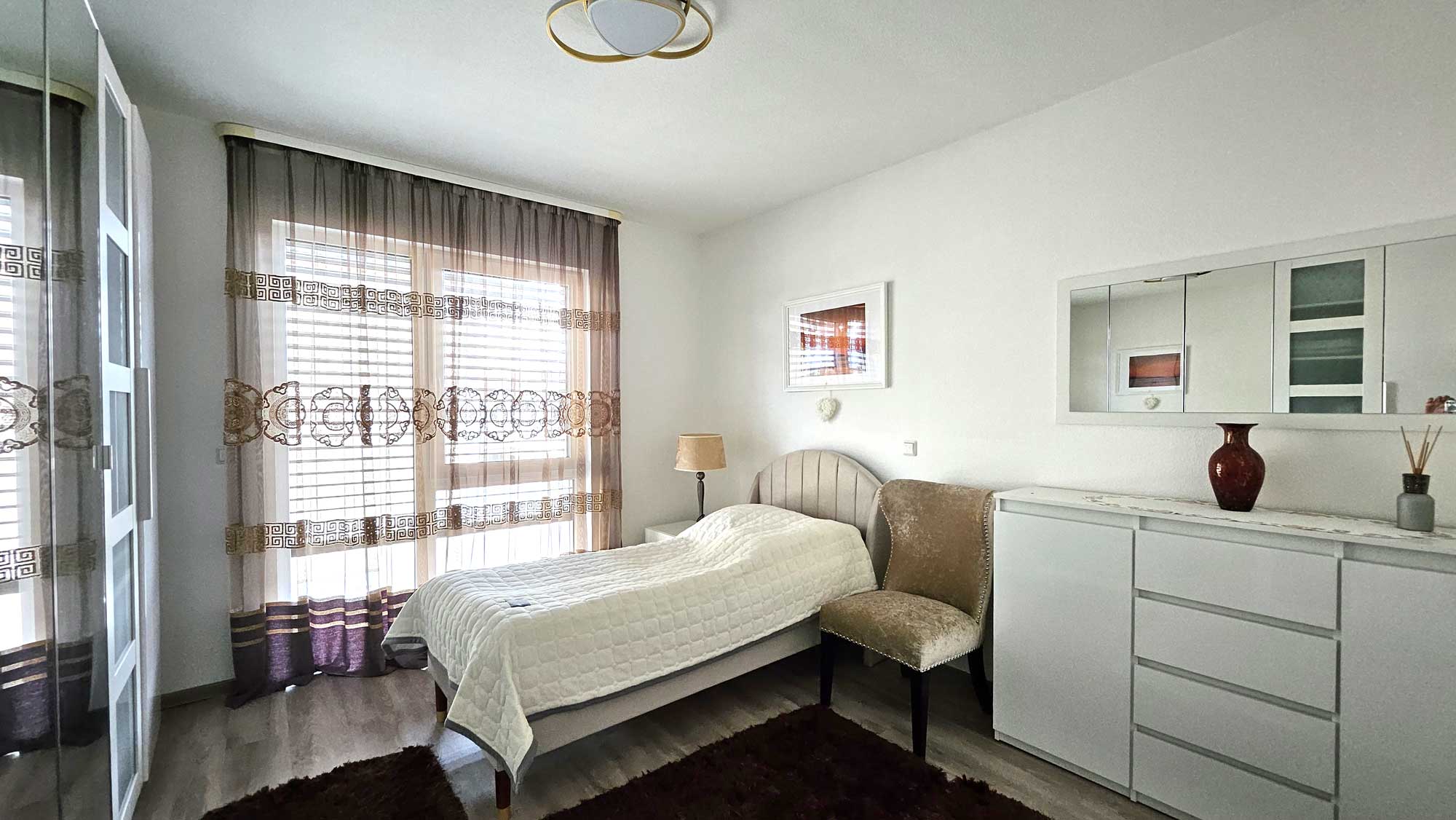 diese-moderne-vollstaendig-moeblierte-2-zimmer-wohnung-72-qm-im.jpg