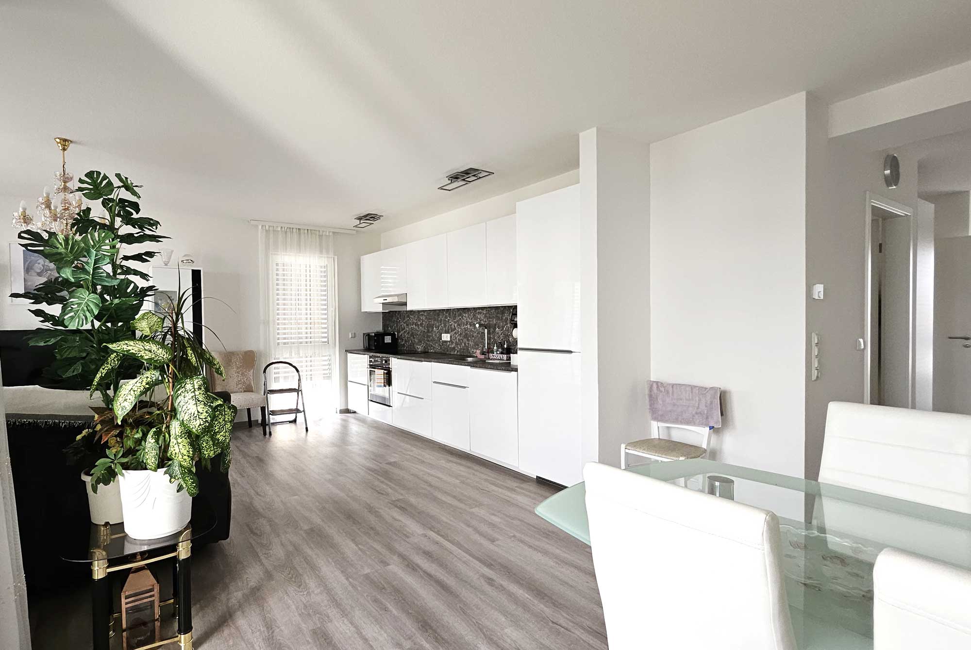 diese-moderne-vollstaendig-moeblierte-2-zimmer-wohnung-72-qm-im-2.jpg