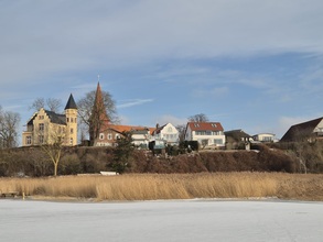 wohnhaus-auf-der-insel-ruegen-in-exklusiver-lage-mit-blick-auf-den-strelasund-und-die-hansestadt-stralsund-altefaehr
