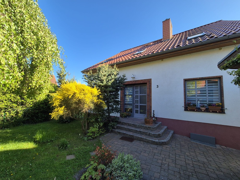 das-wohnhaus-in-exklusiver-1a-lage.jpg