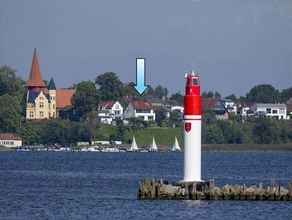 wohnhaus-auf-der-insel-ruegen-in-exklusiver-lage-mit-blick-auf-den-strelasund-und-die-hansestadt-stralsund.