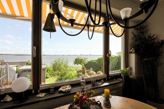 das-wohnhaus-in-exklusiver-1a-lage-liegt-im-seebad-altefaehr-auf-der-insel-ruegen