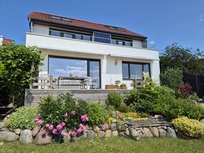wohnhaus-in-exklusiver-lage-mit-seeblick-altefaehr