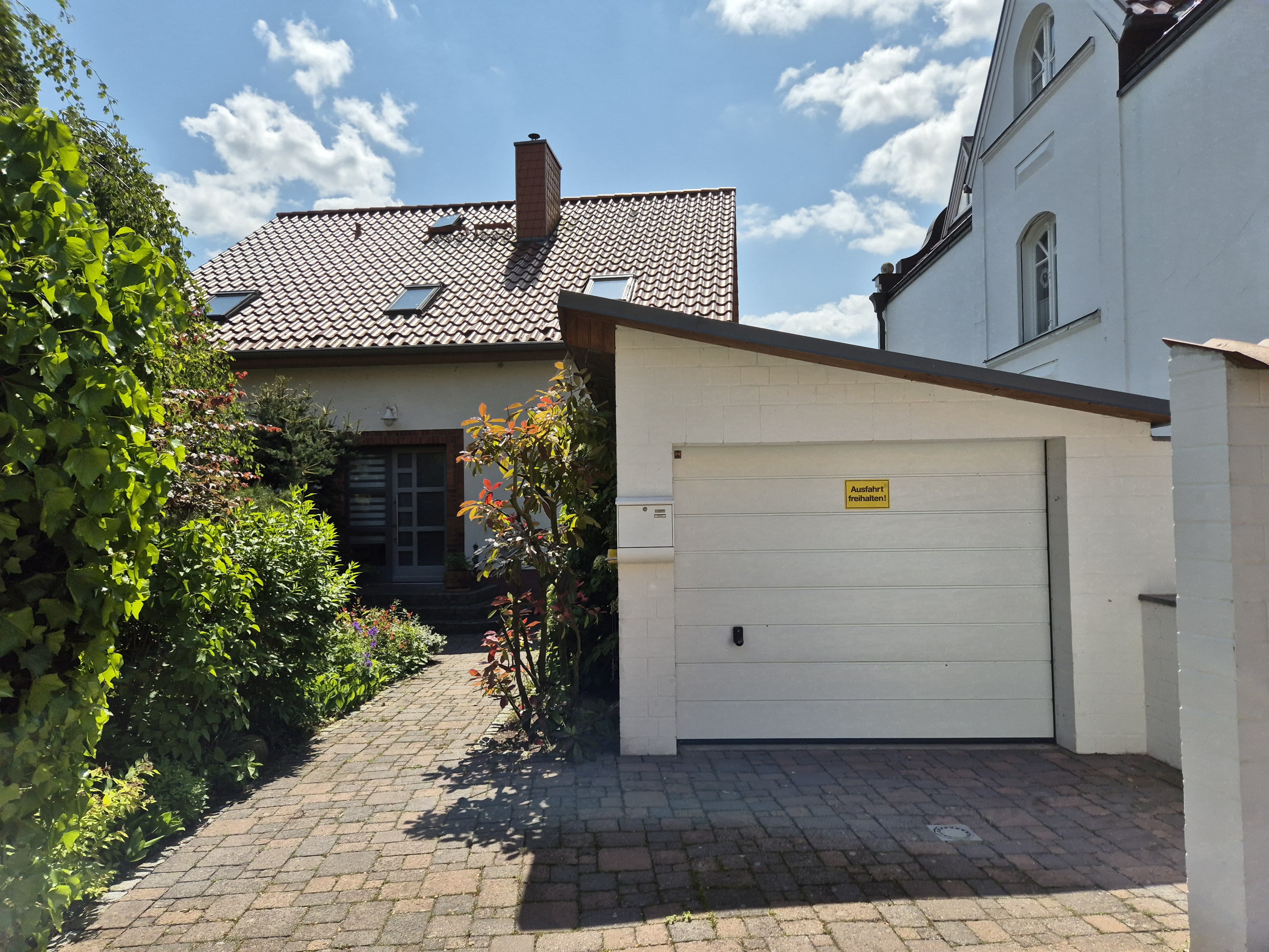 das-wohnhaus-in-exklusiver-1a-lage-liegt-im.jpg