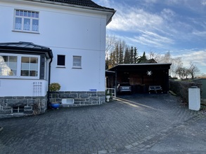 Vorderseite Parken 2 und Carport