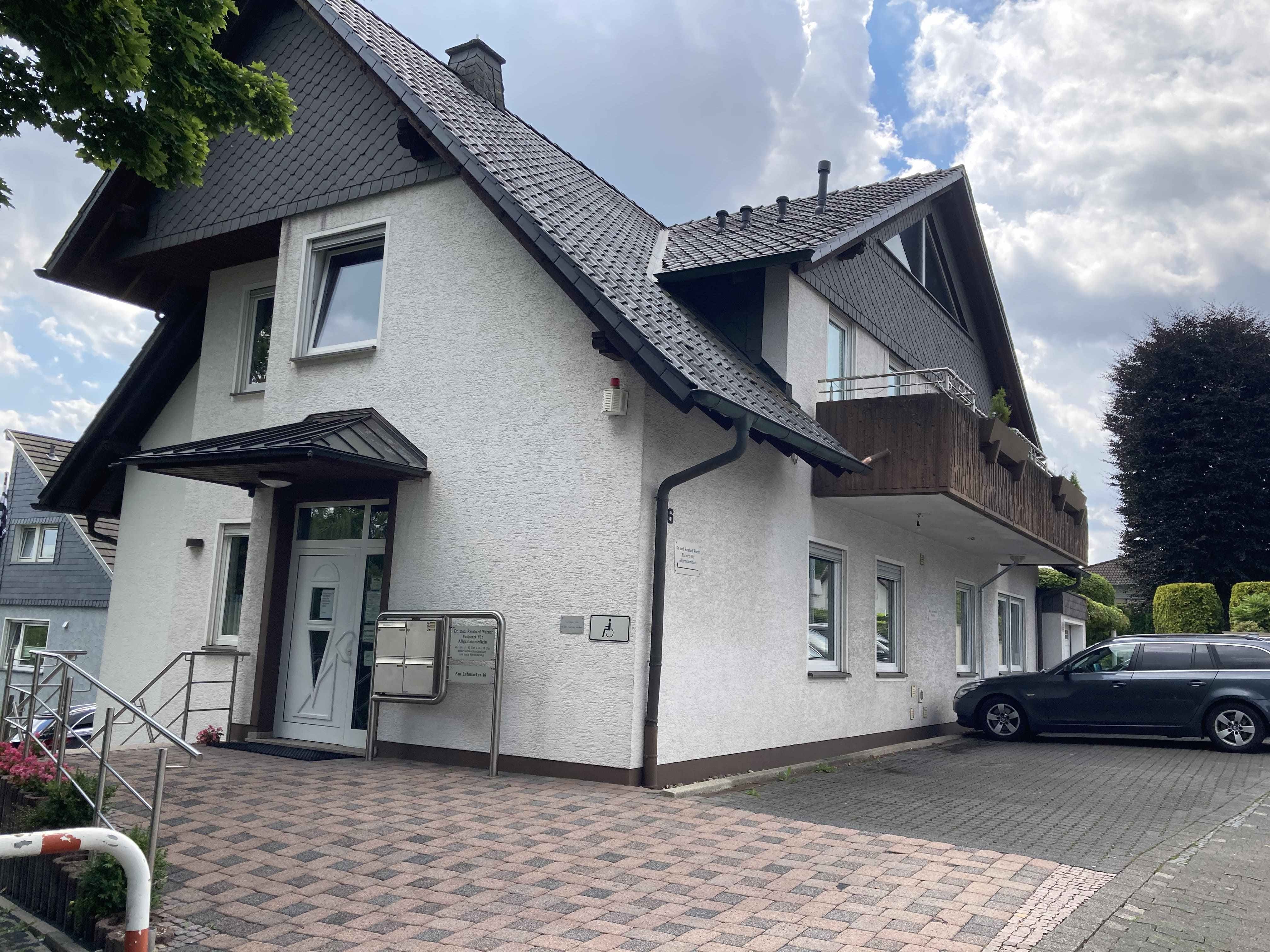 alteingesessene-hausarztpraxis-in-58739-wickede-ruhr-oestlich-des-ruhrgebietes-am-tor-zum-sauerland-aus-altersgruenden-abzugeben-hausarzt.jpeg