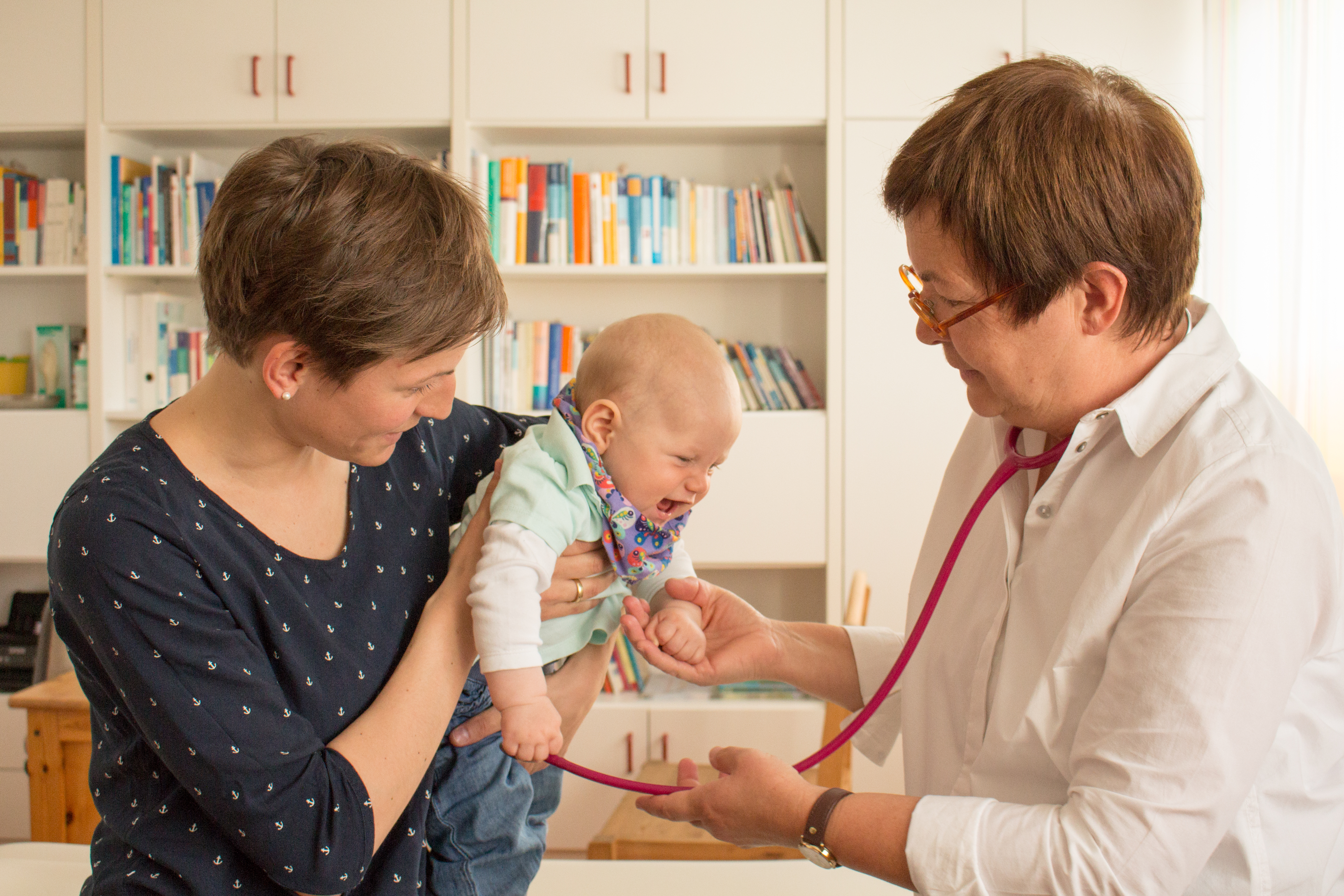 grosse-kinderarztpraxis-in-kreisstadt-korbach.jpg