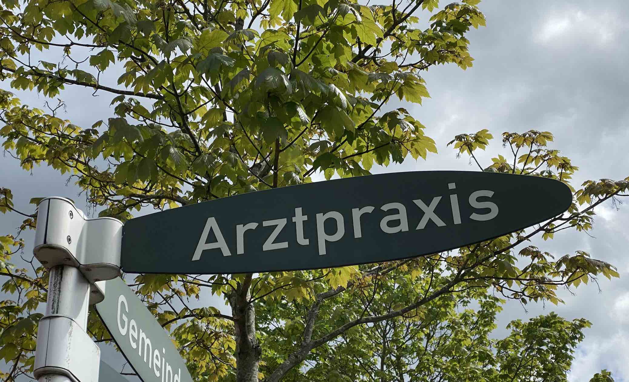 grosse-allgemeinmedizinisch-naturheilkundliche-praxis-in-krefeld-zu-verkaufen.jpg