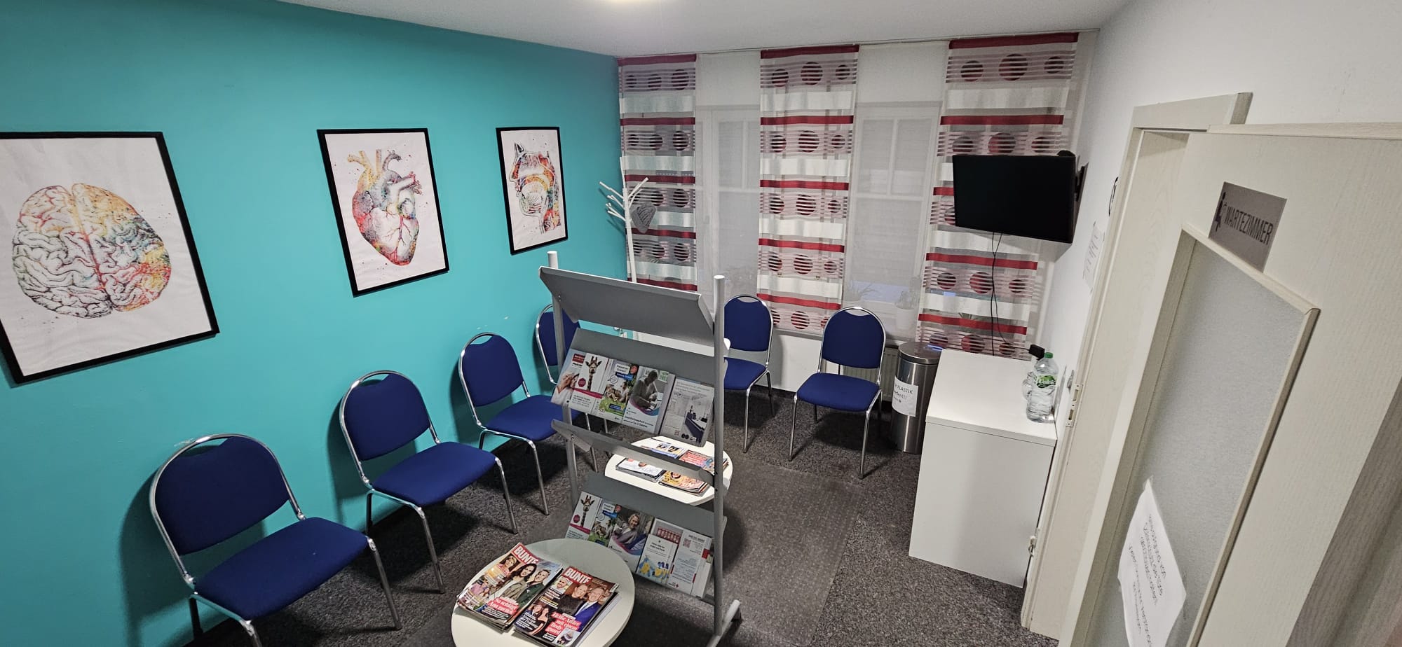 hausartztpraxis-auf-110m-bestehend-aus-warteraum.jpeg