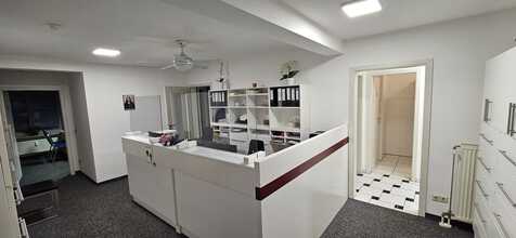  Hausarzt, Allgemeinmedizin, Innere Medizin Hausartztpraxis, auf 110m², bestehend aus Warteraum,