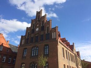 Restaurierter Altbau der Grundschule Stadt Hoya