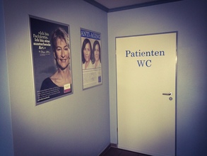 Zugang zum Patienten WC, vom Hausflur